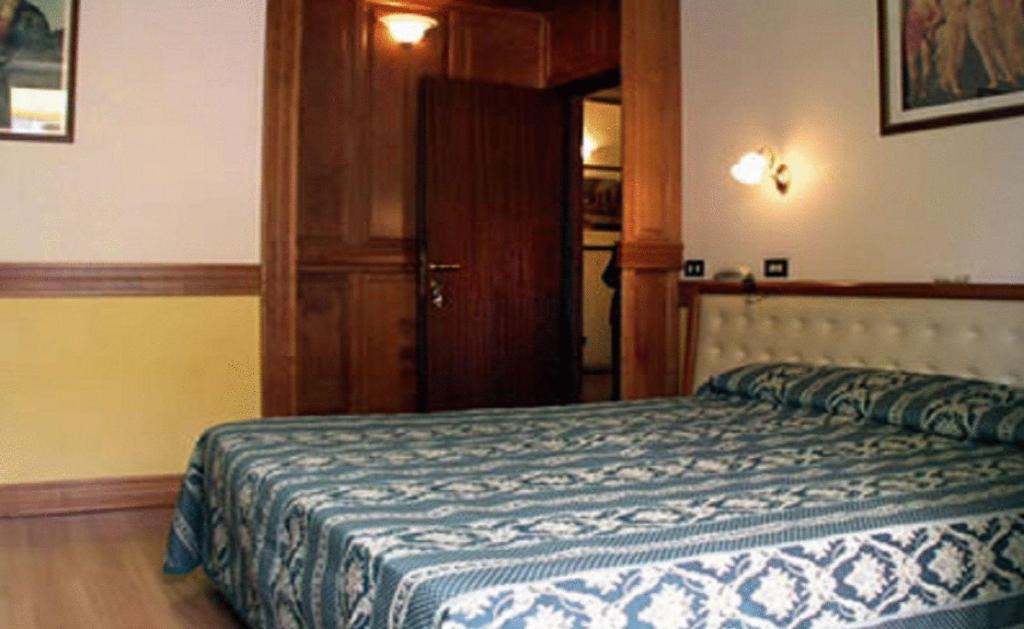 Piccolo Di Piazza Di Spagna Suites Rome Exterior photo
